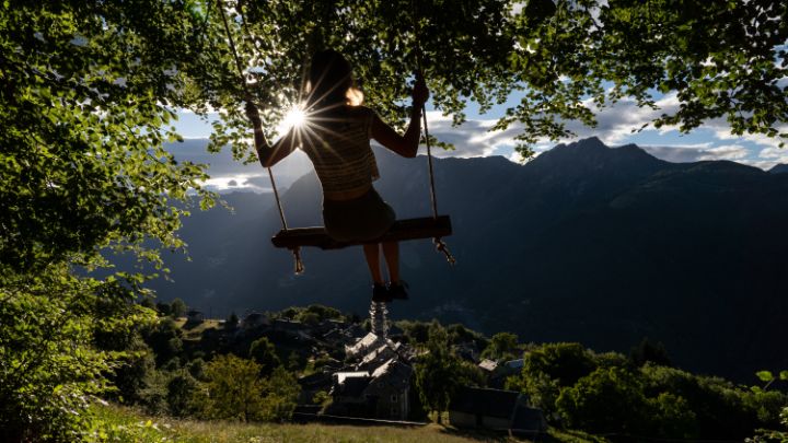 5 swings that overlook the world