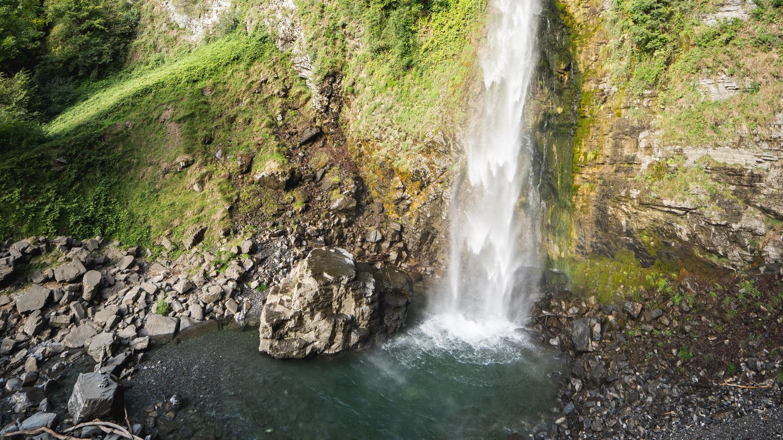 Botto waterfall, Rovio
