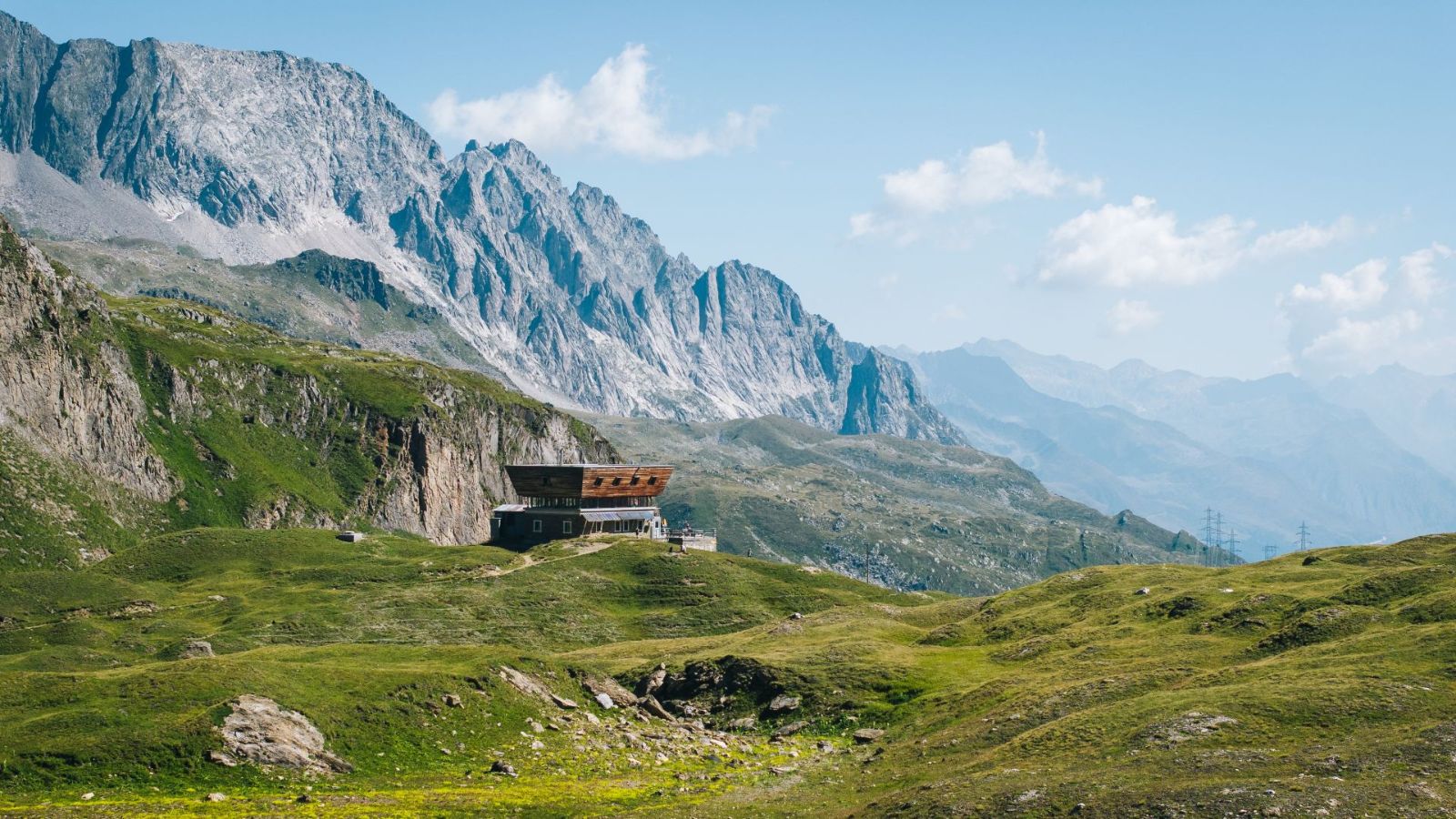 Corno Gries Hut: a high-altitude mountain hut in the Bedretto Valley