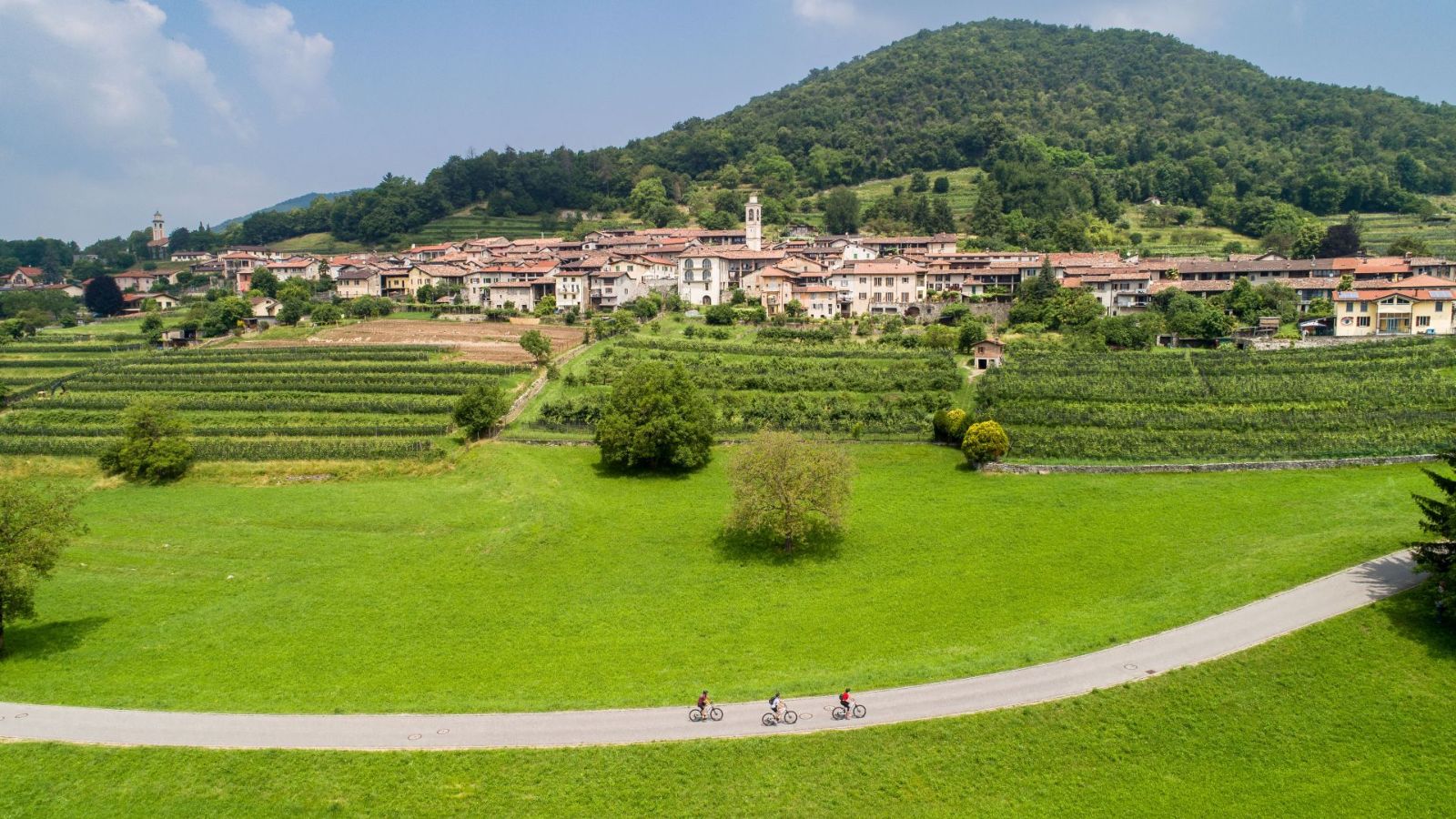 Cycling in Mendrisiotto: vineyards, hills and authentic villages