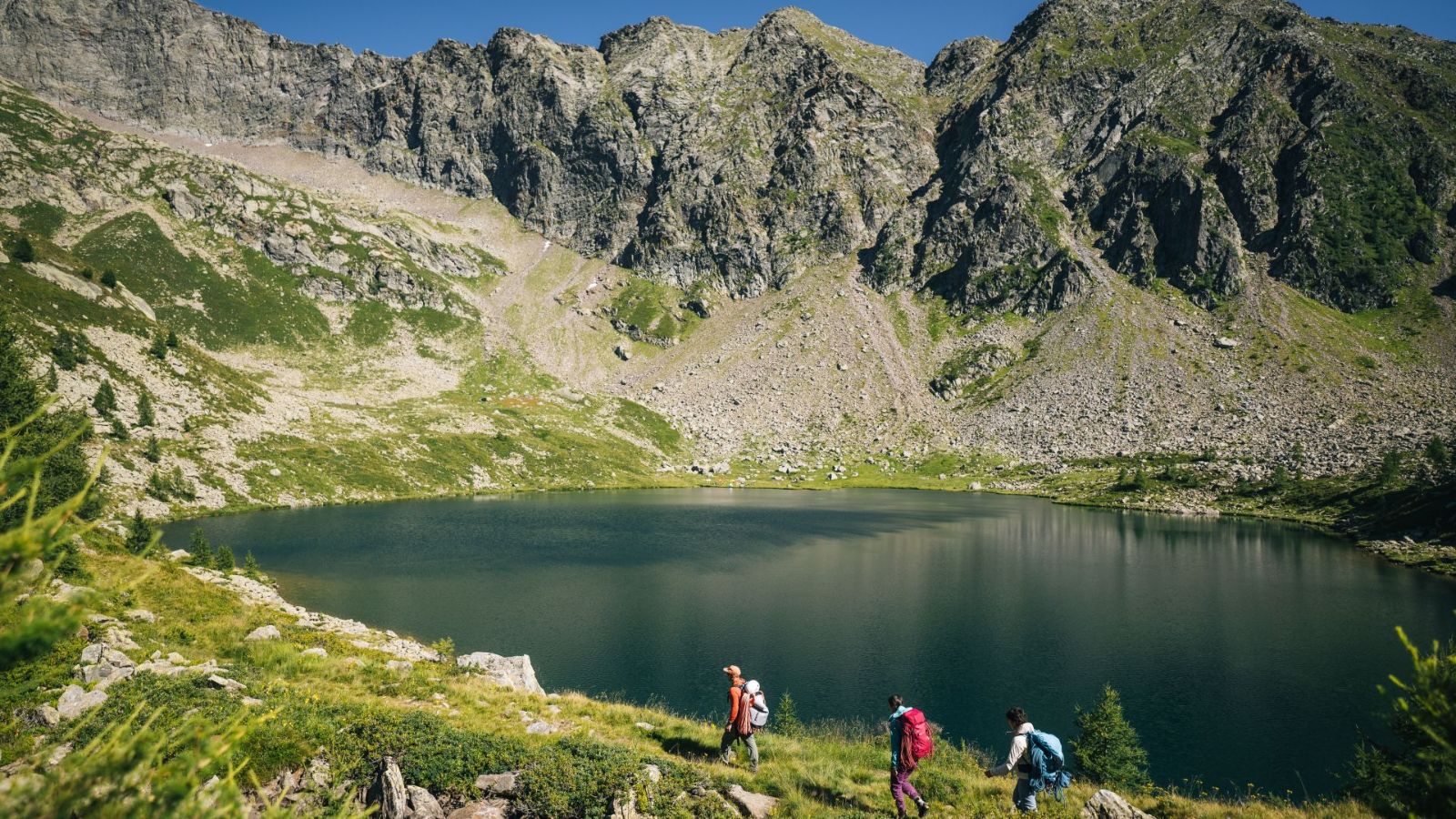 The deep colour of Lake Mognola