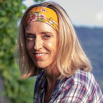 Louise, eine Weinliebhaberin, lebt im Tessin und erinnert sich dank der Region Mendrisiotto an ihre Heimat Kalifornien.