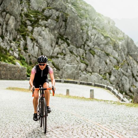 Sulla Tremola in bicicletta, Airolo