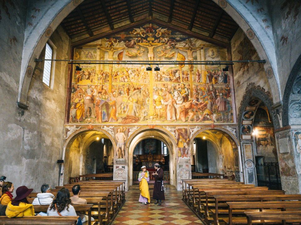 Im Inneren der Kirche Santa Maria degli Angeli, mit Fresken von Bernardino Luini