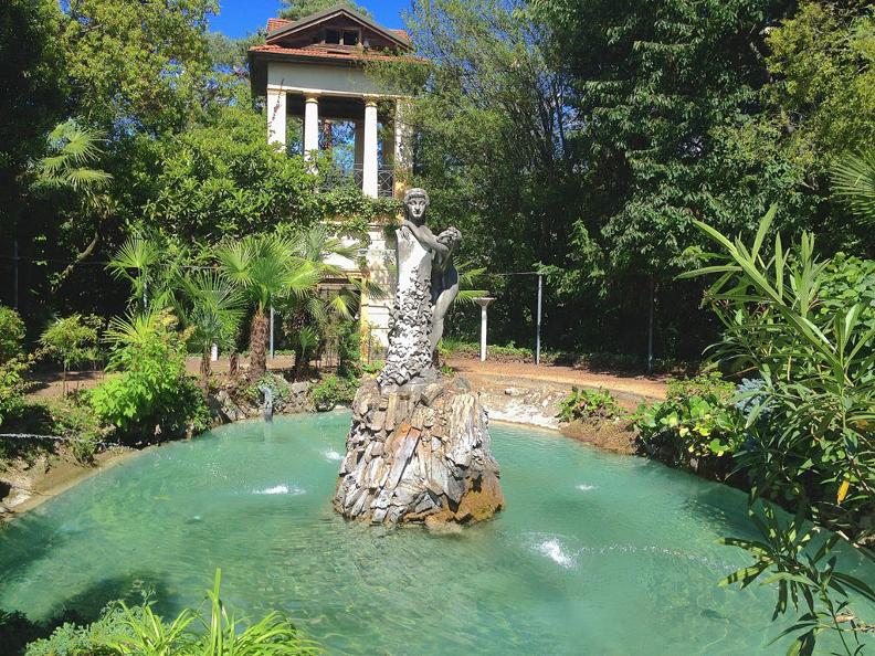 Image 0 - Maraini Resort