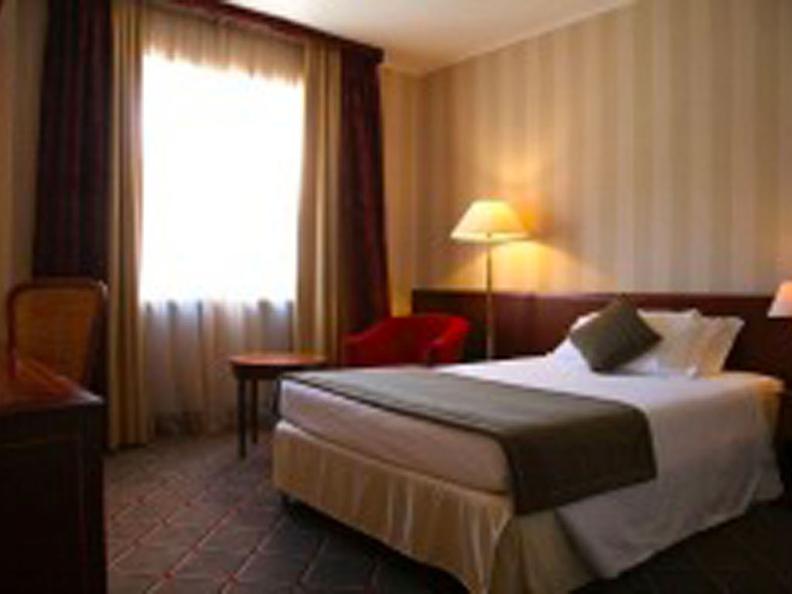 Image 9 - Hotel De La Paix
