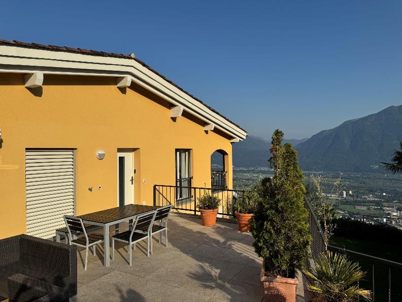 Image 2 - La Camelina