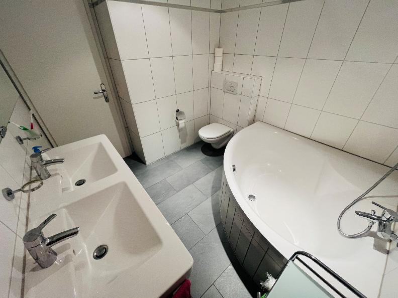 Image 10 - La Camelina