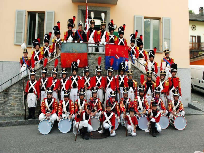 Image 0 - Leontica in festa - Historische Milizparade