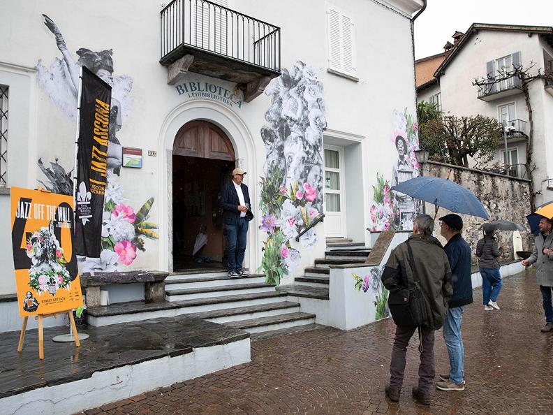 Image 6 - Jazz Of The wall, in Ascona die grösste Open-Air-Ausstellung, die dem Jazz gewidmet ist
