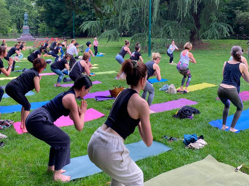 Image 0 - Yoga dans le parc du Tassino avec Silvia