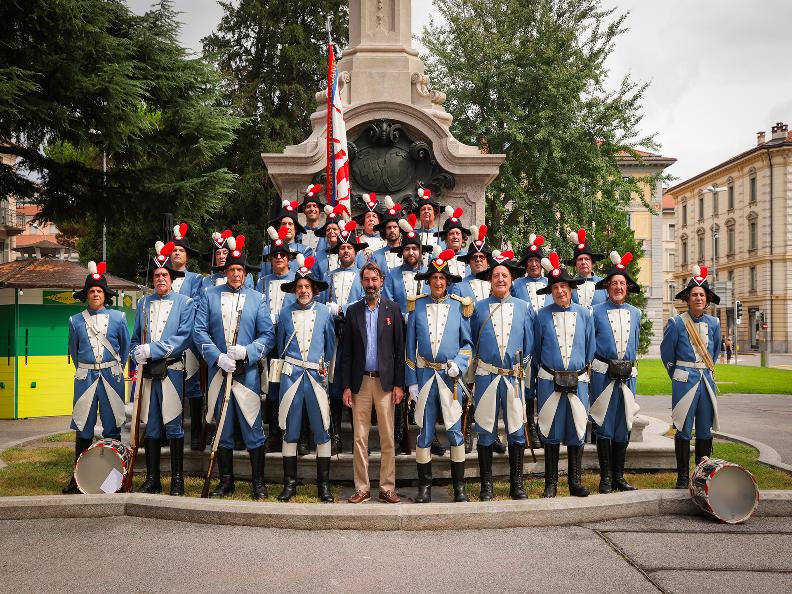 Image 0 - Feierlichkeiten den 225. Jahrestag der Moti di Lugano mit historischer Schweizer Truppenparade