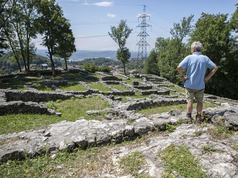 Image 0 -  Tremona archaeological Park