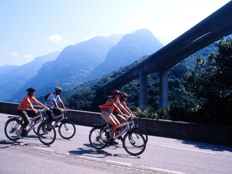 Image 3 - A vélo dans les «grotti» du Val Leventina