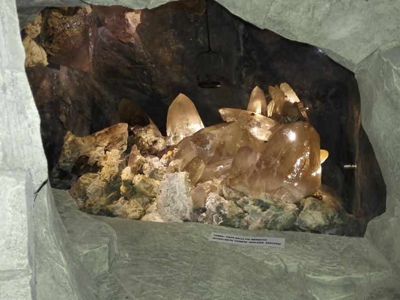 Image 2 - Mineralhöhle