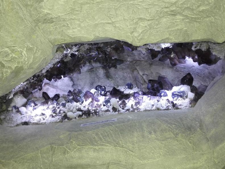 Image 4 - Mineralhöhle