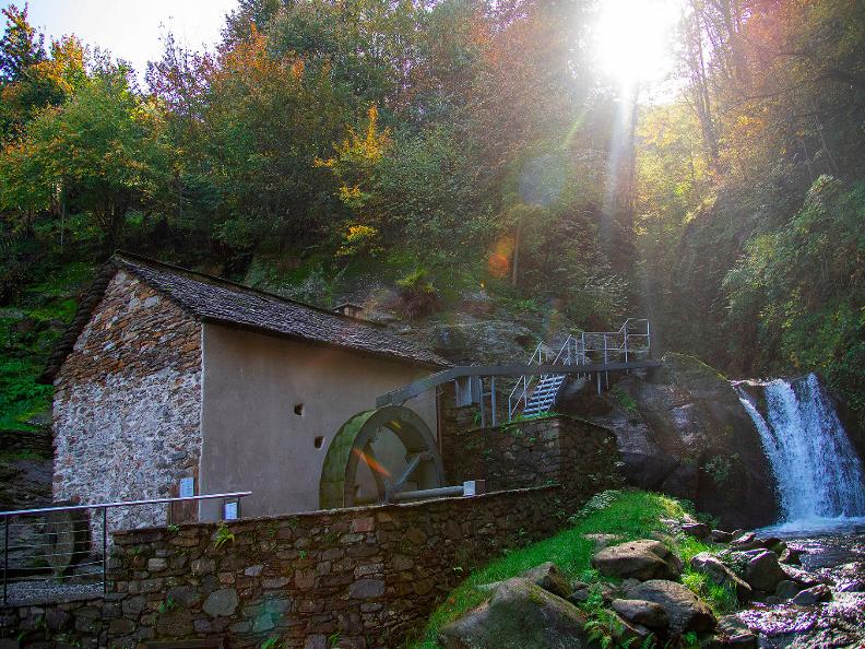 Image 0 - The mill and the grinder of Precassino 