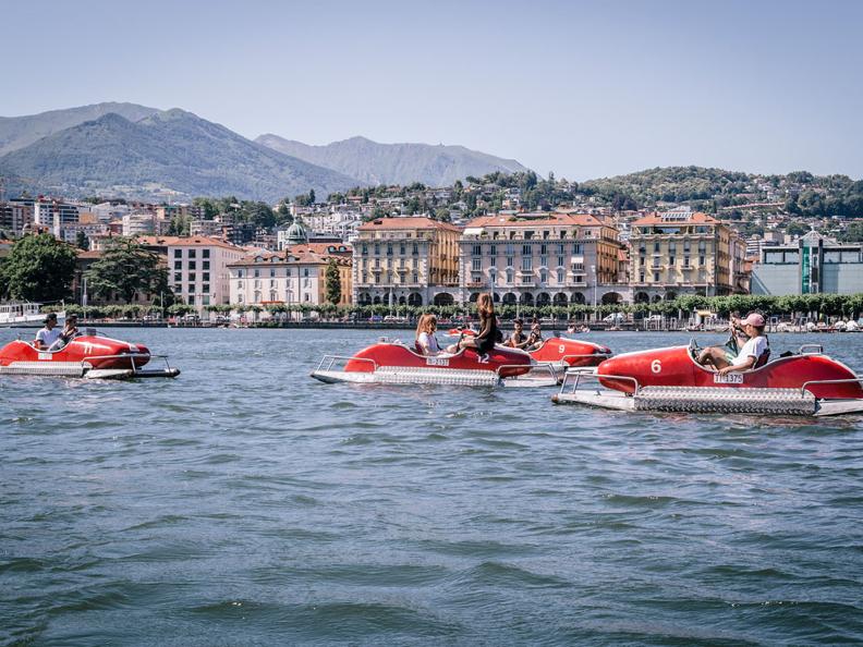 Image 0 - Pedal boat 