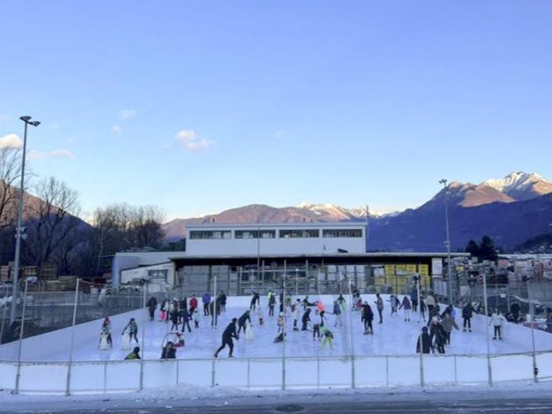 Image 0 - Gambarogno Skating rink 