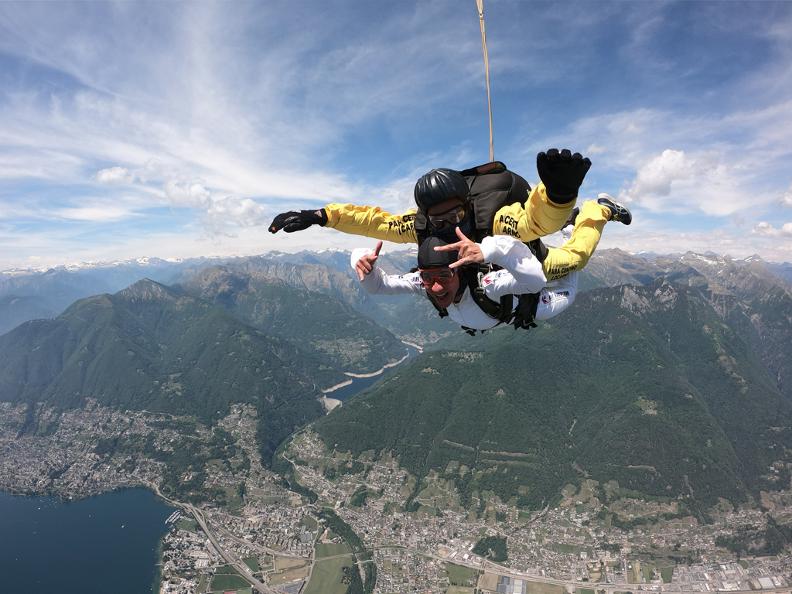 Image 2 - Parachutisme à Locarno