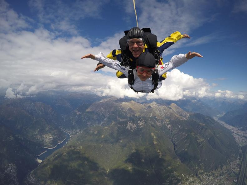 Image 0 - Parachutisme à Locarno