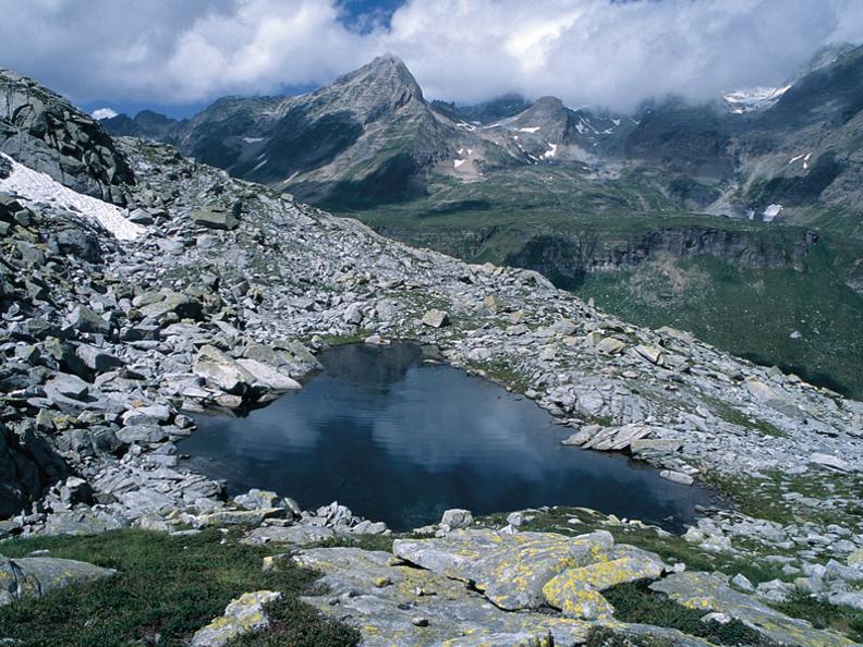 Image 0 - Bergseen von Antabia
