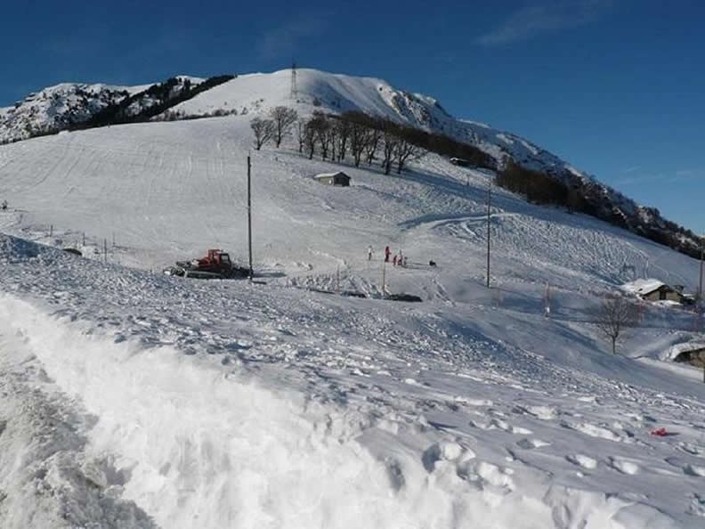 Image 0 - Skiing at the Alpe di Neggia