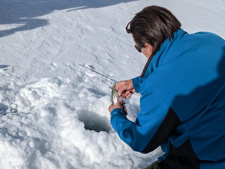 Image 2 - Pêcher sous la glace au lac de Carì