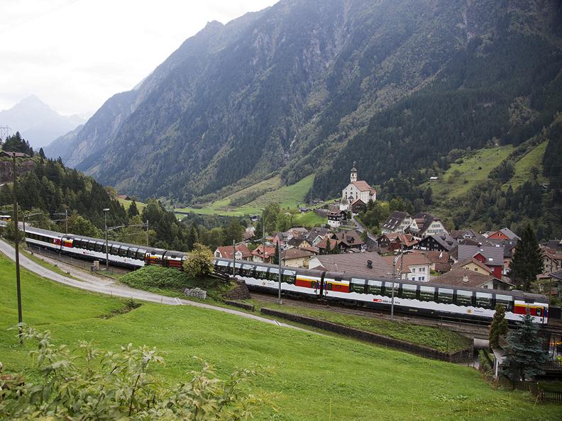 Image 6 - Gotthard Panorama Express