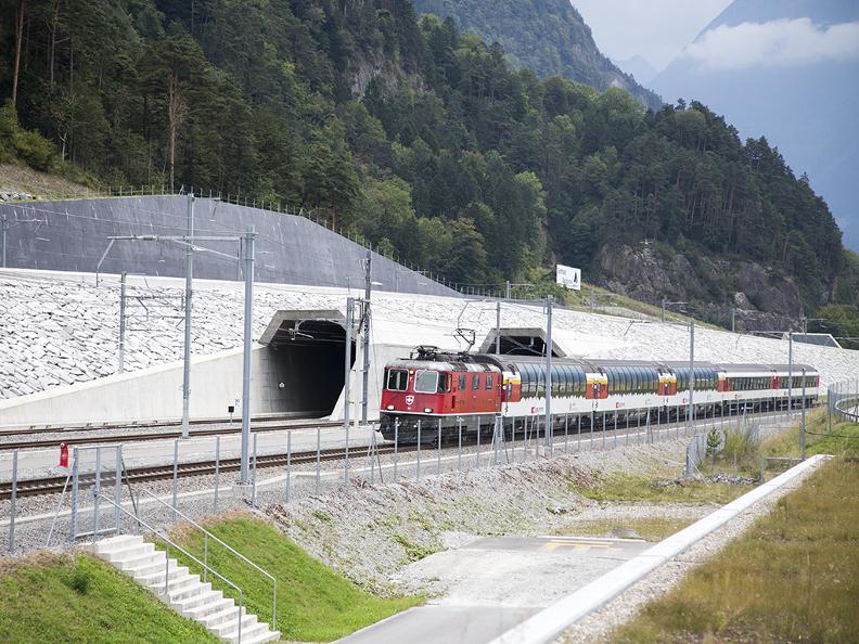Image 8 - Gotthard Panorama Express