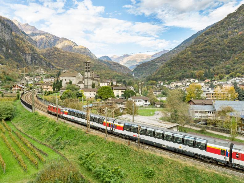 Image 9 - Gotthard Panorama Express