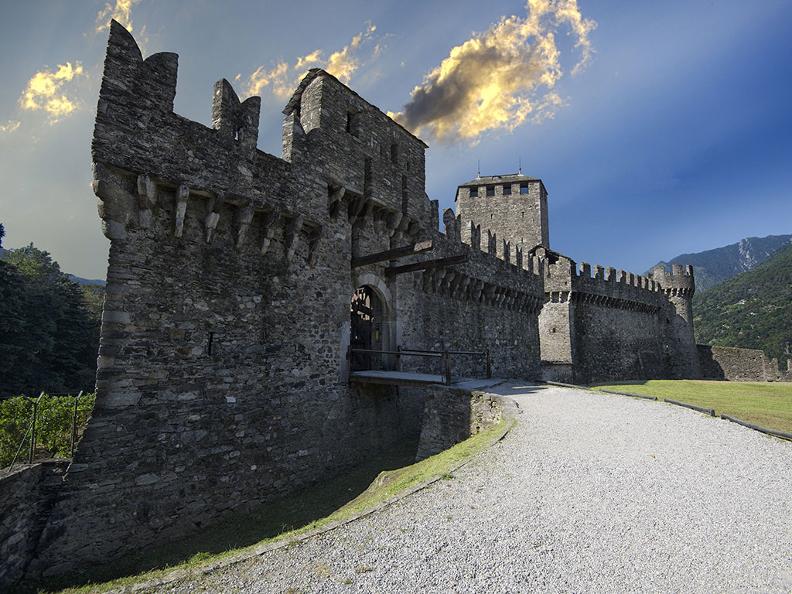 Image 3 - Bellinzona: die Stadt der Burgen