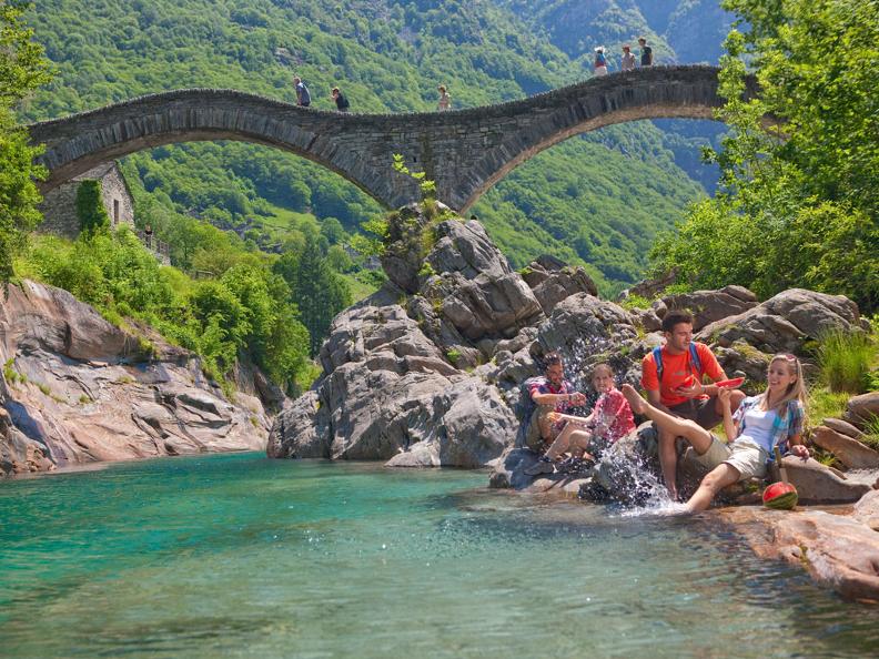 Image 0 - Val Verzasca - Au bord de l'onde verte