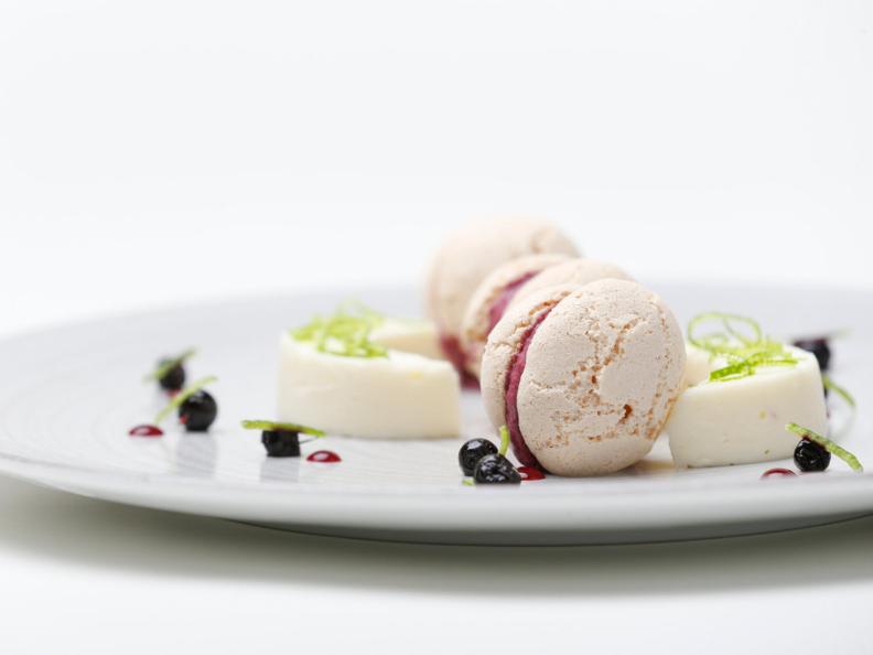 Image 2 - Brittle shells filled with foam of wild bilberries from the Bedretto Valley, soft cheesecake and candied citron peel – The recipe