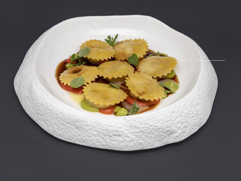 Image 0 - Raviolis de lapin, fromage büsción tessinois, crème de poivrons et noisettes - La recette