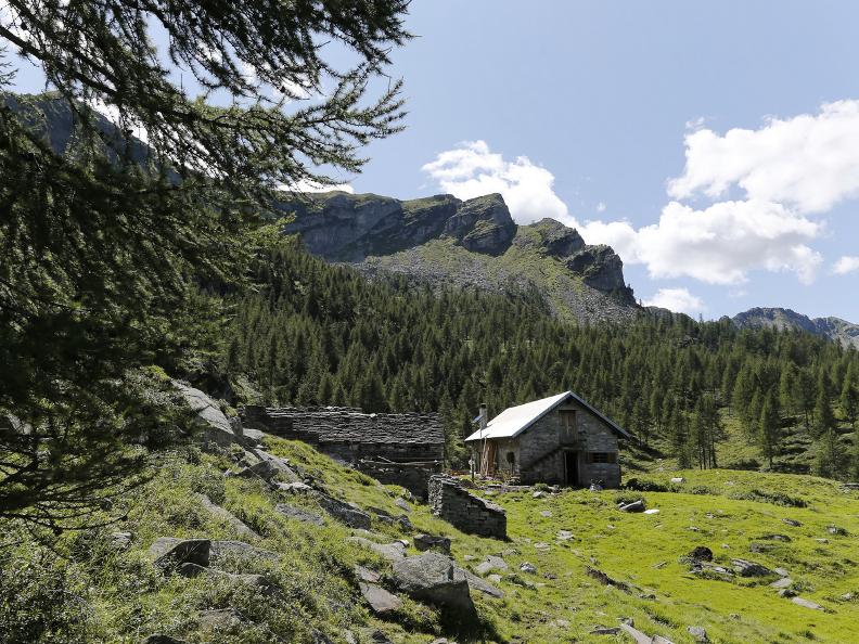 Image 9 - Vergeletto e il laghetto alpino di Salei
