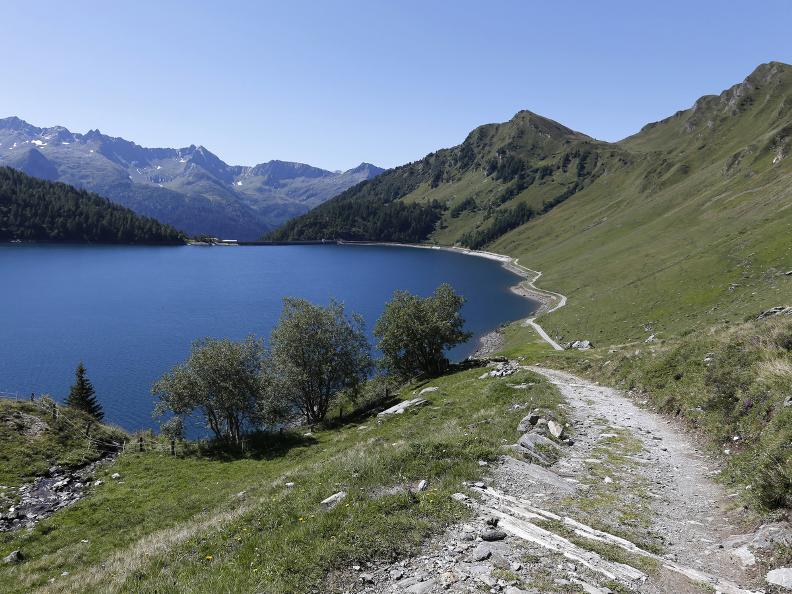 Image 8 - Sentier des lacs du Val Piora
