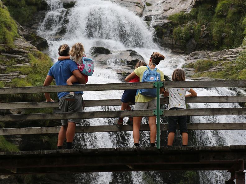 Faido und der Wasserfall Piumogna ticino.ch