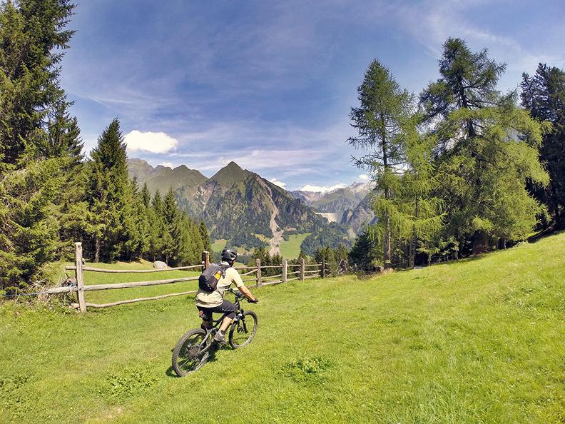 Image 0 - Tour della Valle di Blenio in e-bike