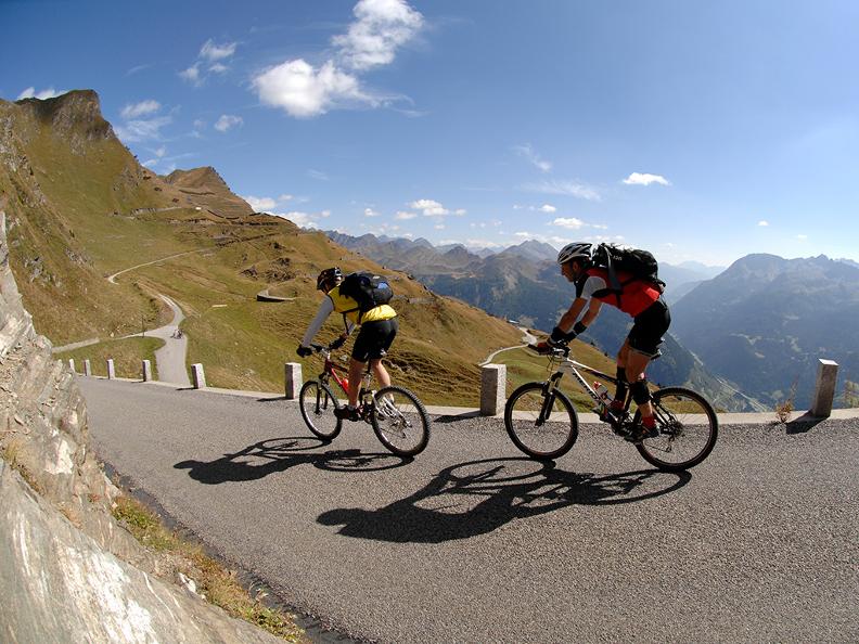 Image 3 - Tour della Valle Leventina in e-bike